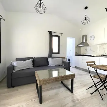 Apartment Sunny With Garden #1 *